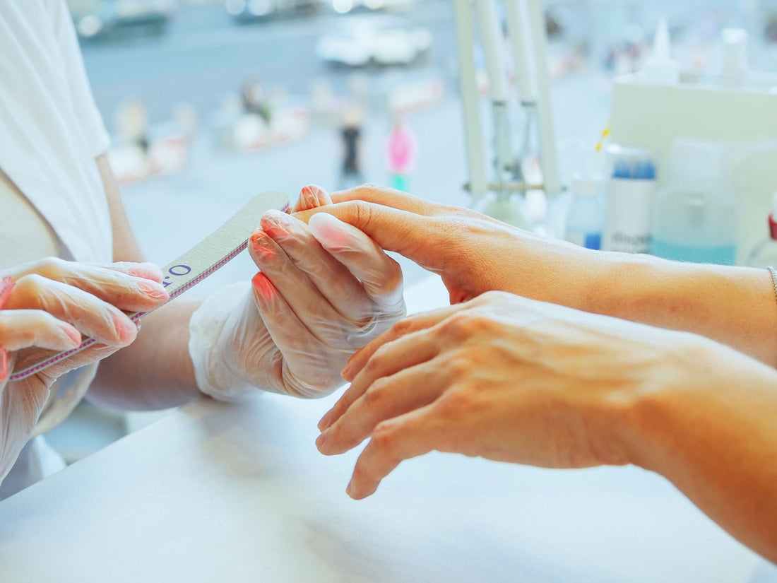 Press-On Nails vs. Traditional Manicure: What You Need to Know