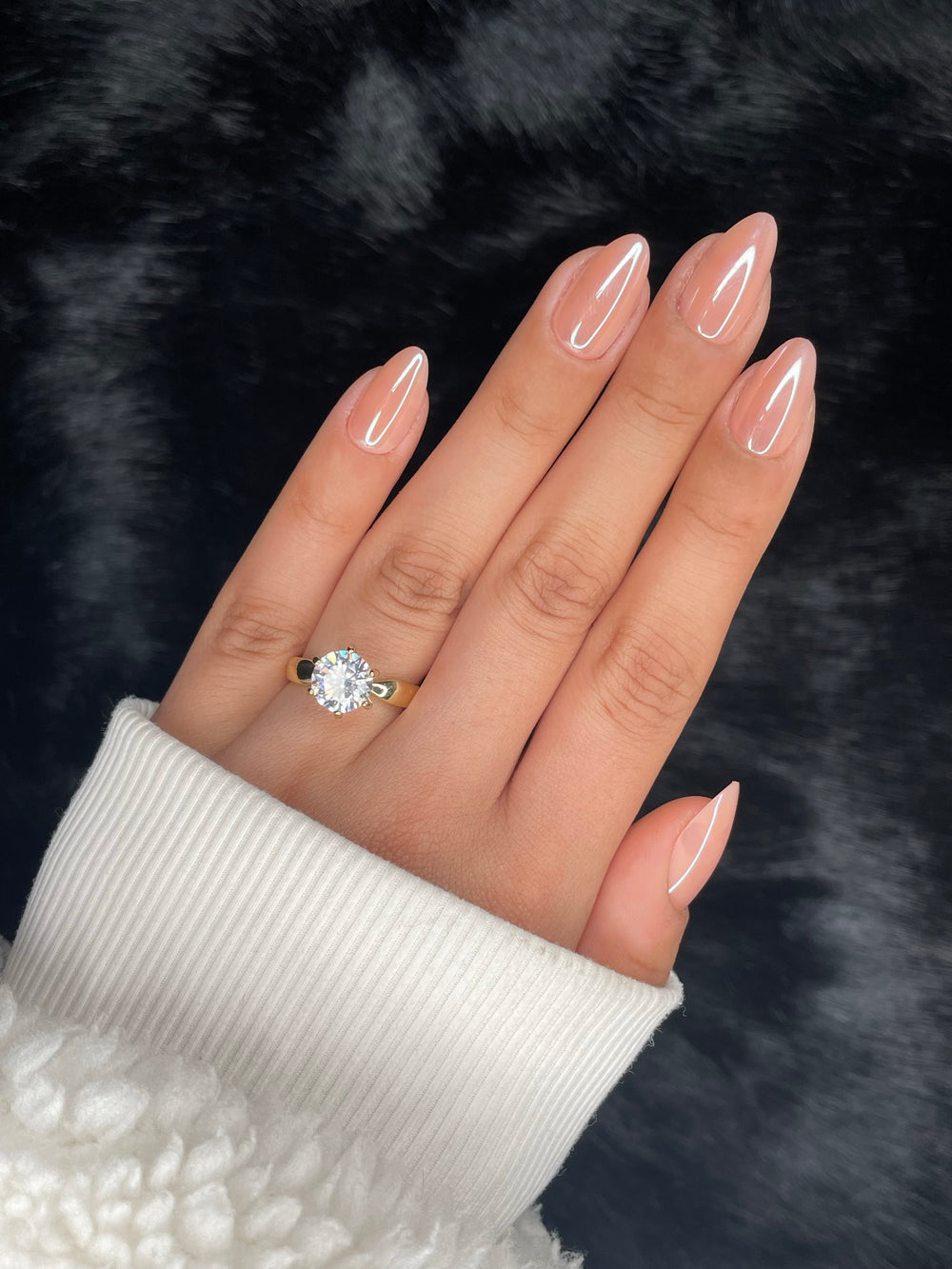 Pêche nude peach almond press-on nails on hand — Nailora Paris