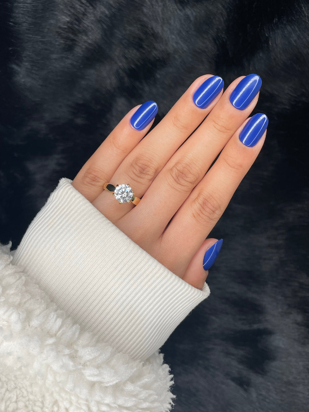 Saphir cobalt blue almond press-on nails on hand — Nailora Paris