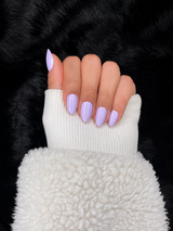 Sixtine soft lilac almond press on nails hand pose – Nailora Paris