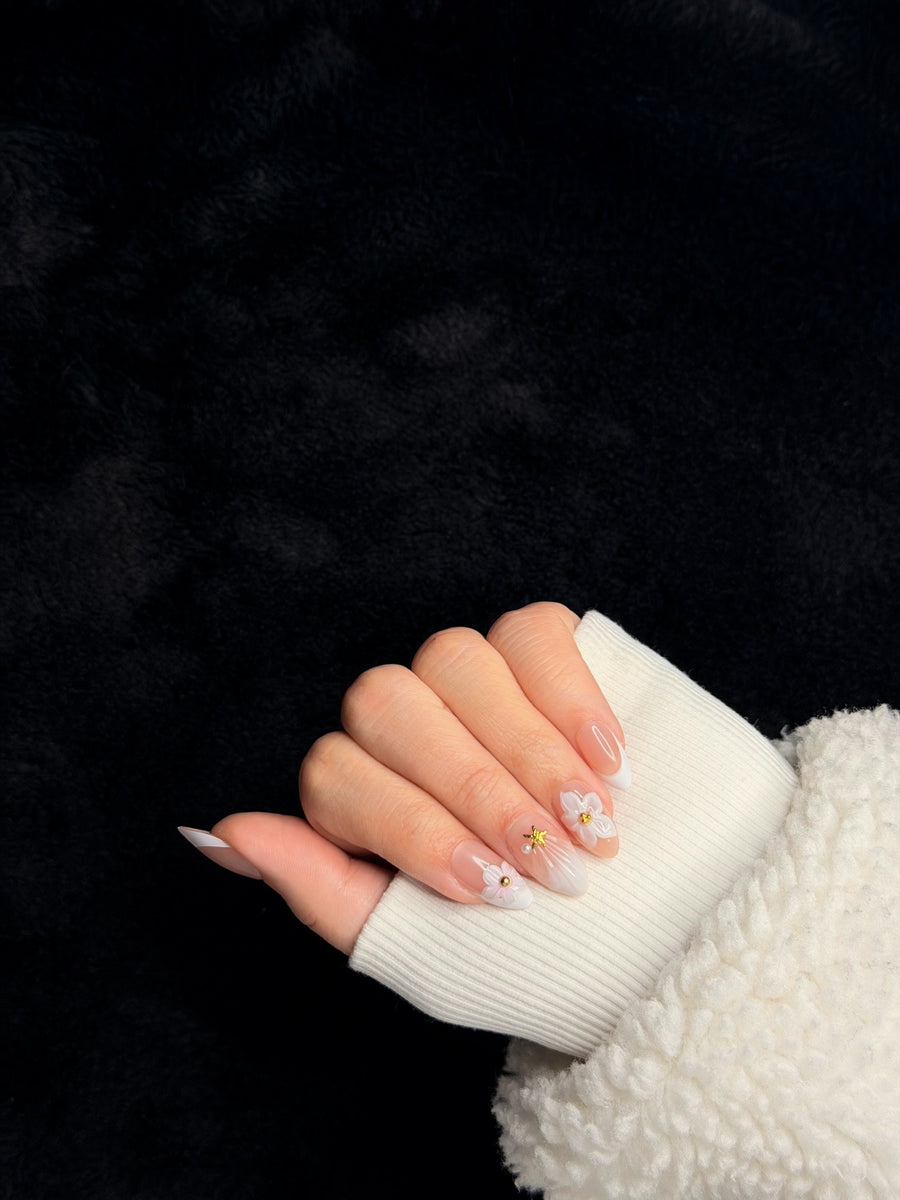 Nailora Paris — Félicie — Long Almond White 3D Flower press-on nails — detail