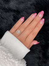Aurélie short almond pink ombré press on nails on hand – Nailora Paris