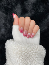 Aurélie pink ombré almond press on nails hand pose – Nailora Paris