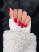Rubis cherry red short round press on nails hand view 2 — Nailora Paris