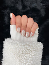 Élise white metallic almond press on nails hand pose – Nailora Paris