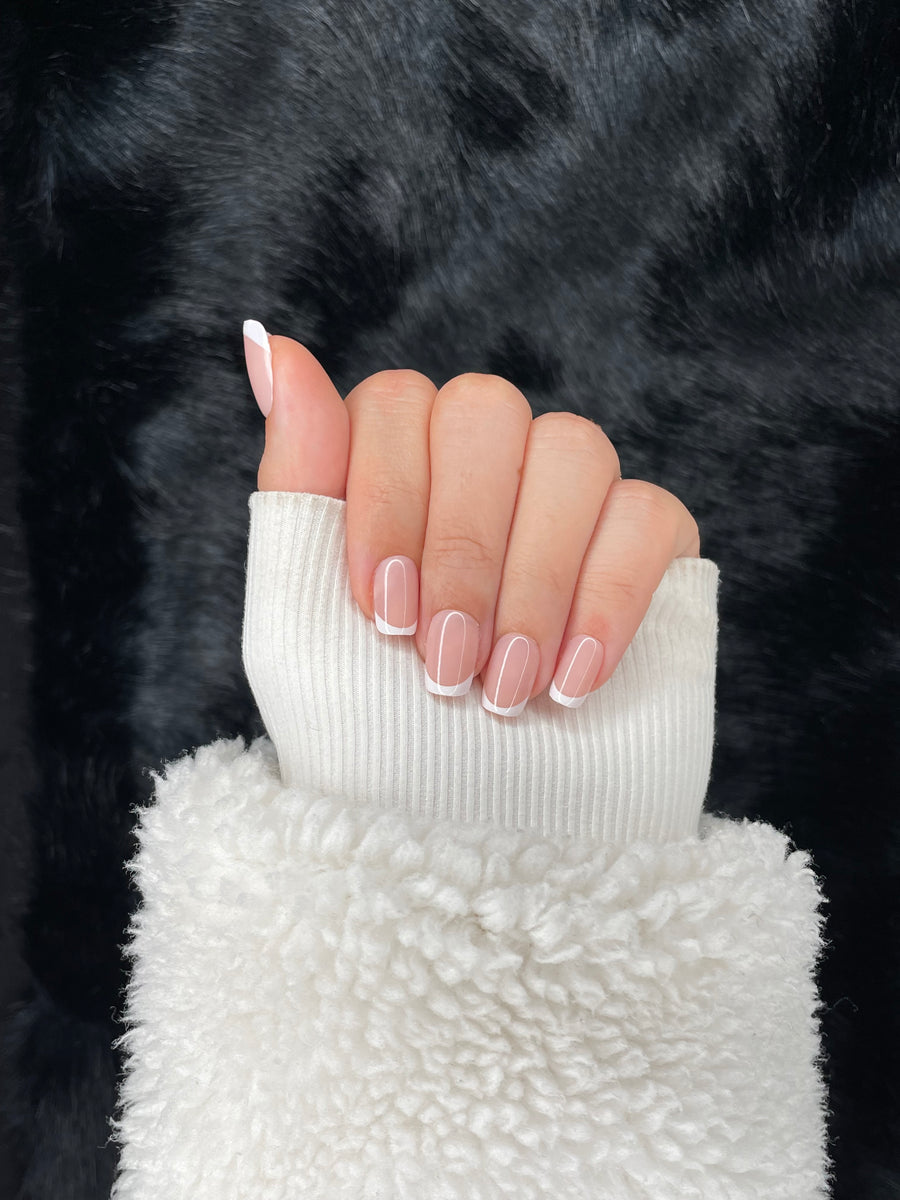 Faustine french square press on nails hand pose – Nailora Paris