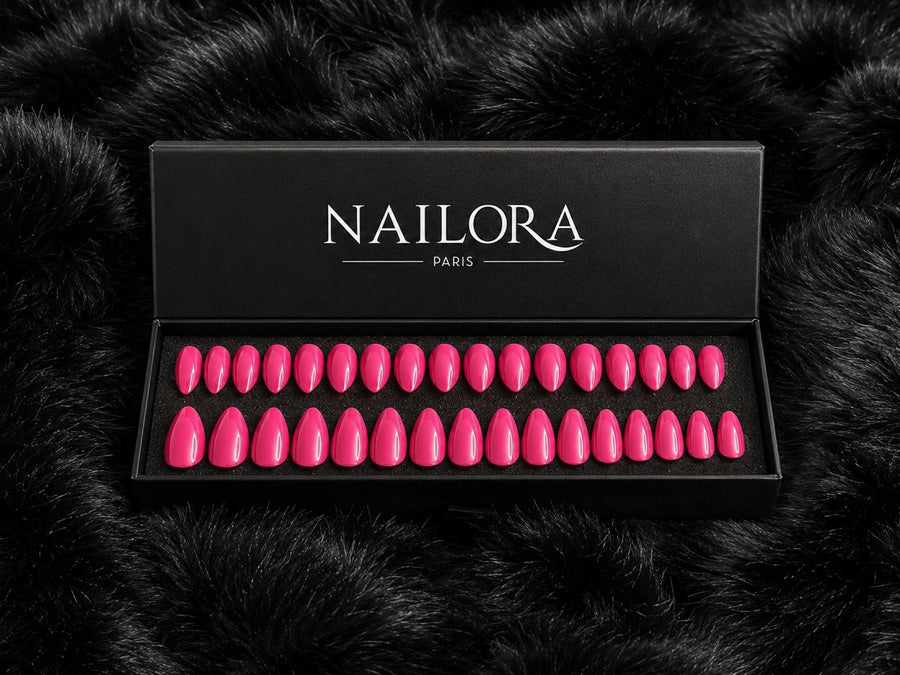 Héloïse press on nails set with Nailora Paris packaging box