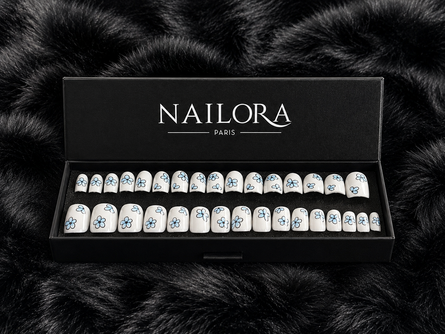 Close-up of Léa white floral square press on nails