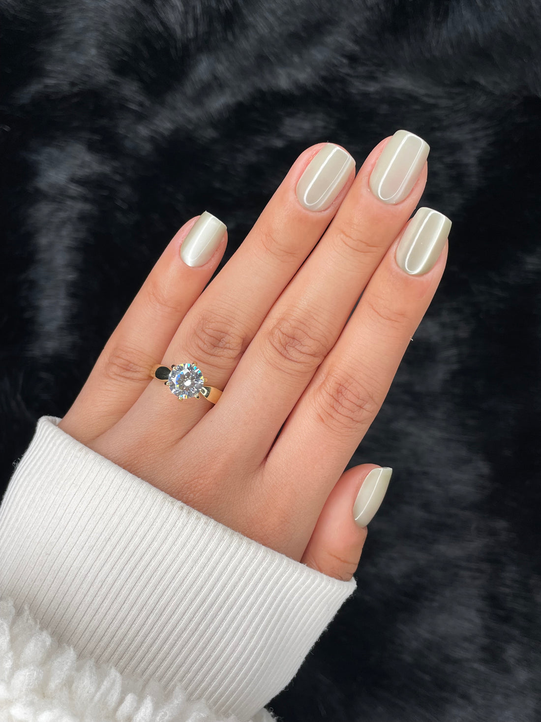 Louise extra short square nude press on nails on hand – Nailora Paris