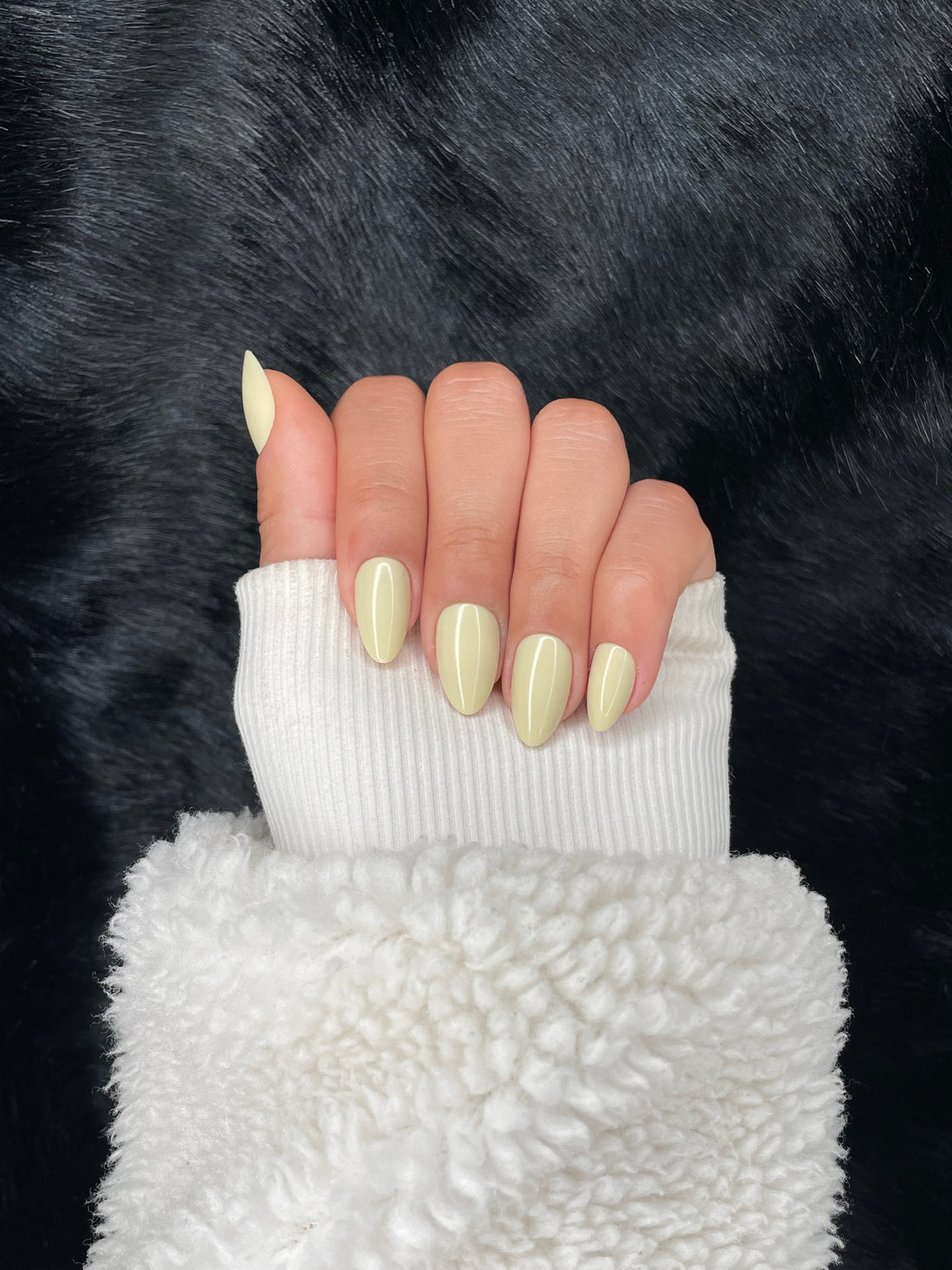 Nailora Beurre Butter Yellow Almond Press On Nails — Photo 2