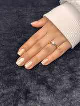 Dorée champagne gold pearl nails side view — Nailora Paris