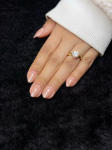 Pêche nude peach almond nails side view — Nailora Paris