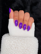 Violette bright violet almond nails side view — Nailora Paris