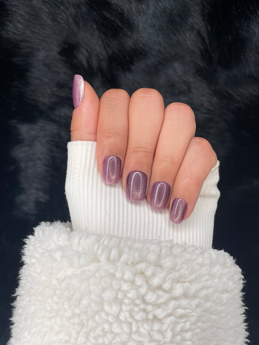 Noémie purple glitter square press on nails hand pose – Nailora Paris