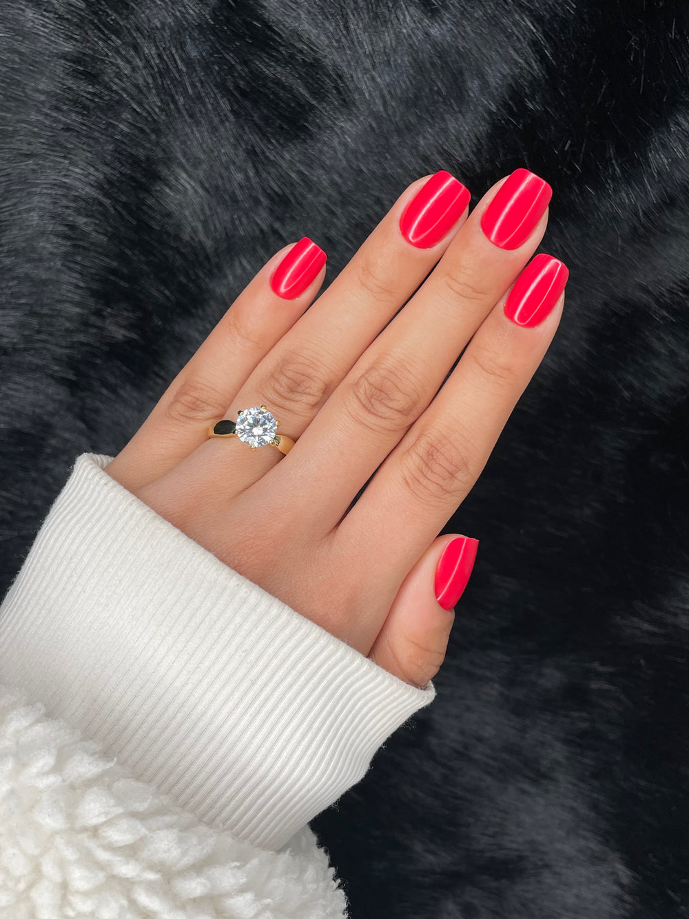 Inès coral red medium square press on nails hero