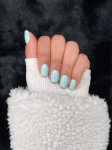 Céleste mint green press on nails hand view