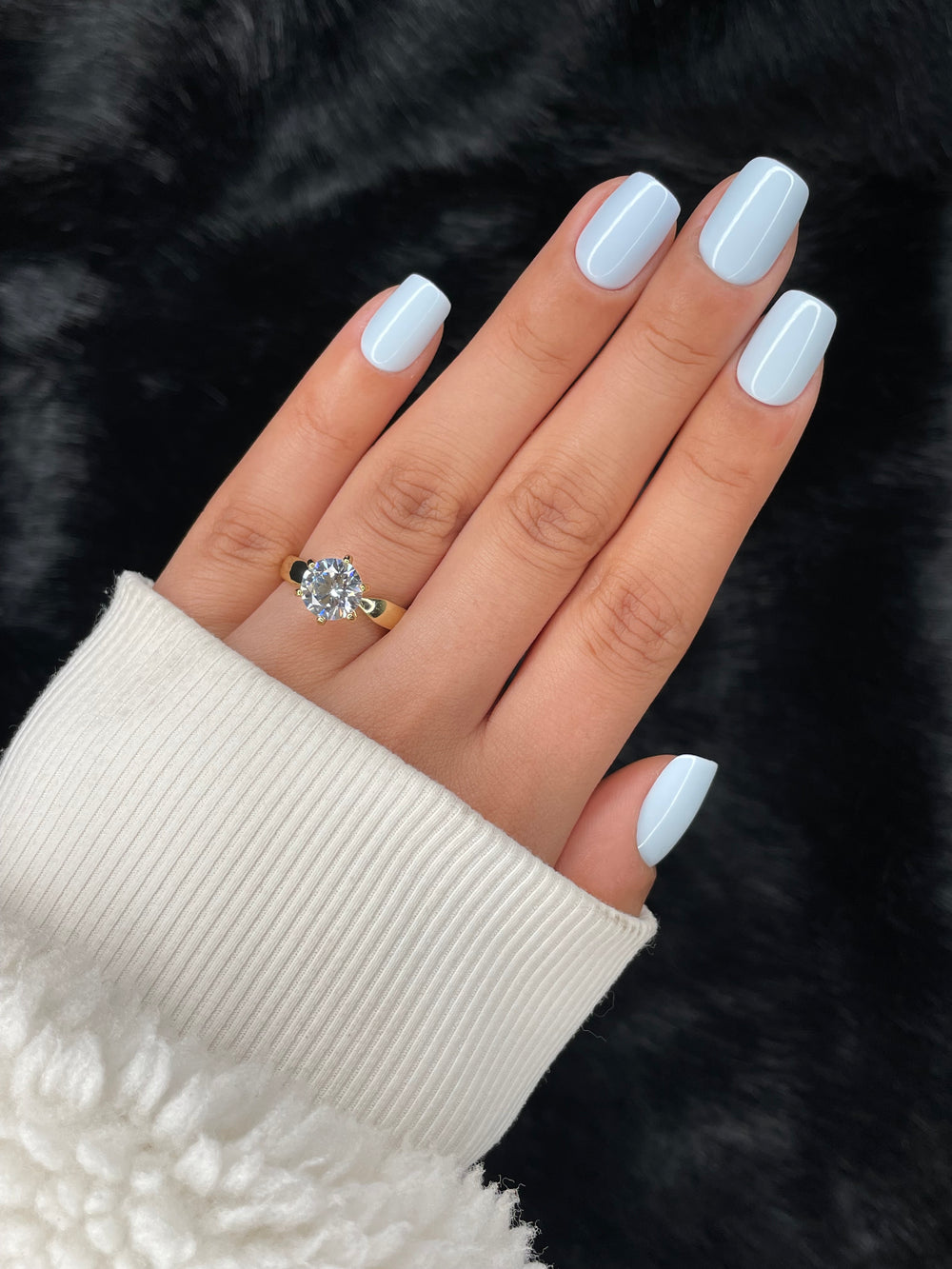 Angèle ice blue short square press on nails on hand