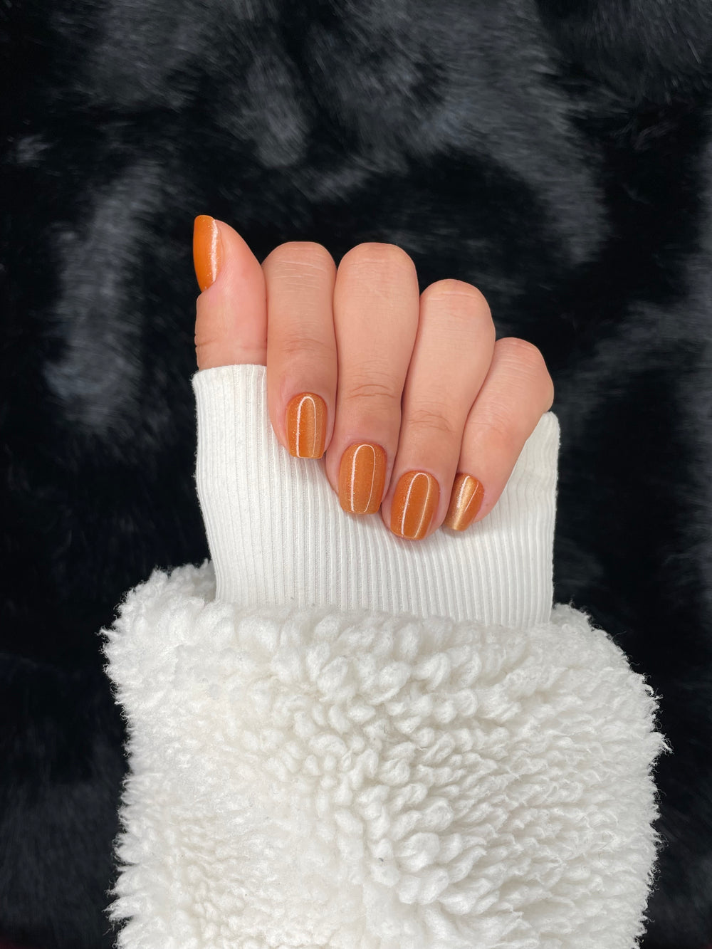 Aurore — Amber Metallic Round Press On Nails