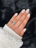Élise — White Metallic Short Almond Press On Nails