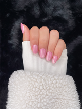 Pauline dusty rose shimmer square press on nails hand pose – Nailora Paris