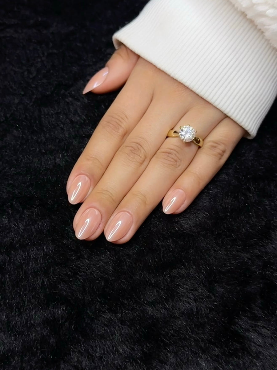 Close-up of Pénélope nude peach almond press on nails