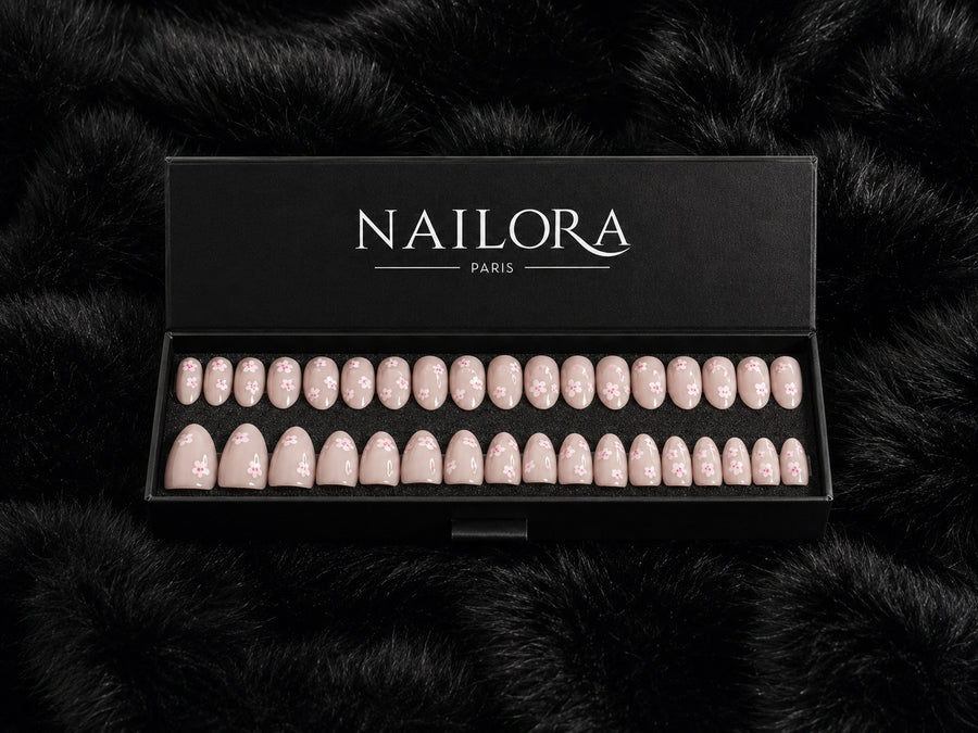 Solange press on nails set with Nailora Paris packaging box