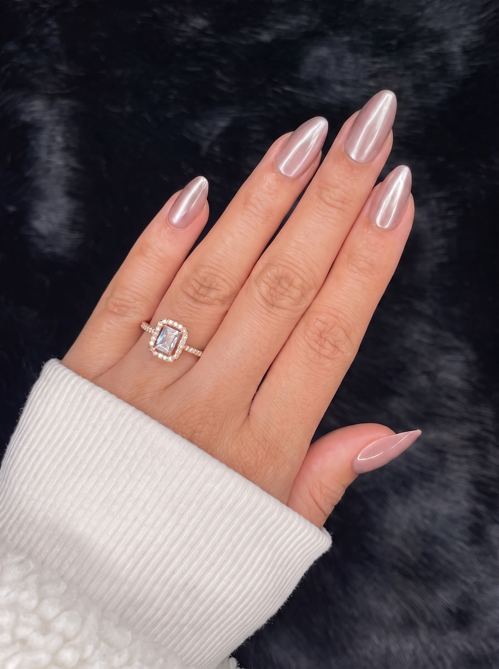 Théa medium almond nude pearl chrome press on nails on hand – Nailora Paris