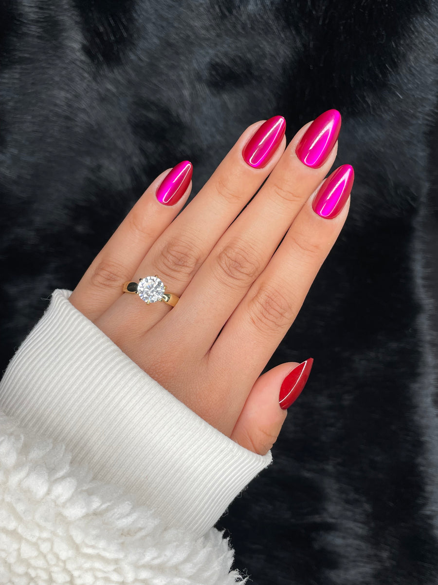 Zoé medium almond pink metallic press on nails on hand – Nailora Paris